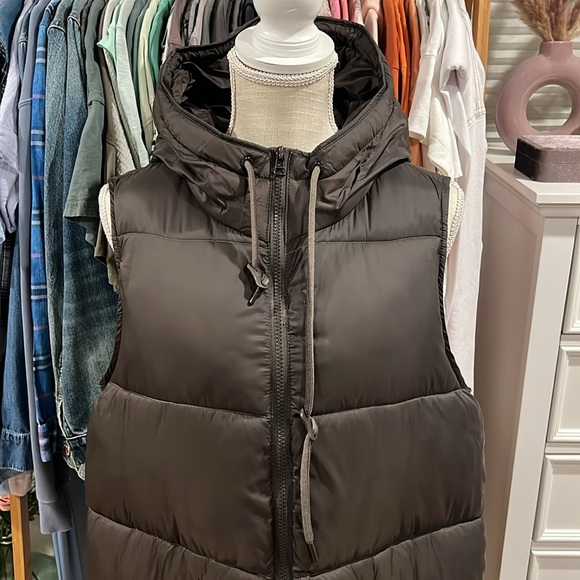 Andrew Marc | Kerr Hooded Longline Puffer Vest Chocolate size Medium - Picture 6 of 16